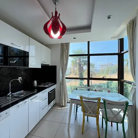 Bir Bir Salon Denize 300 Metre Mesafede Διαμέρισμα